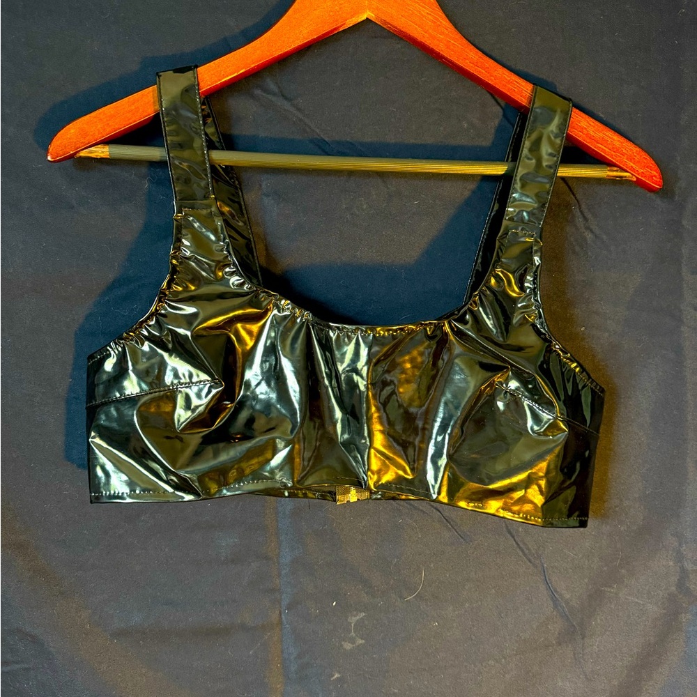 Grundge stretchy cropped black pleather top